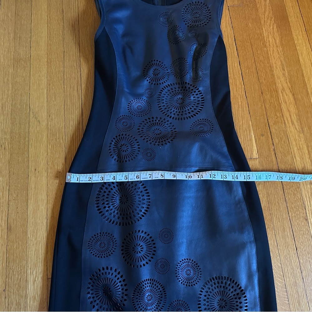 Elie Tahari navy blue/black lamb leather dress with Floral design, Size 0 - Picture 8 of 13